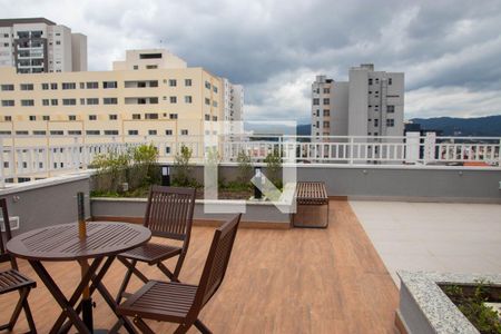 Studio para alugar com 30m², 1 quarto e sem vaga Studio para alugar com 30m², 1 quarto e sem vagaTerraço