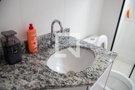 Banheiro de kitnet/studio para alugar com 1 quarto, 30m² em Vila Mazzei, São Paulo