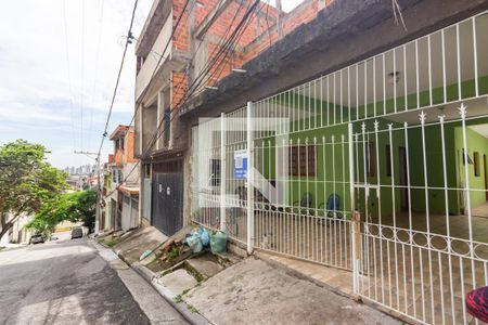 Casa à venda com 200m², 3 quartos e 2 vagas Casa à venda com 200m², 3 quartos e 2 vagasFachada