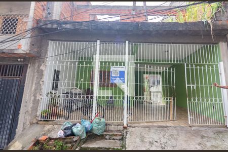 Casa à venda com 200m², 3 quartos e 2 vagas Casa à venda com 200m², 3 quartos e 2 vagasFachada