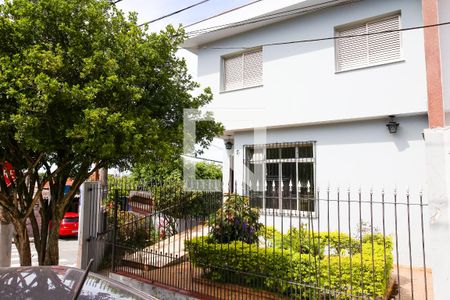 Casa para alugar com 124m², 3 quartos e 4 vagas Casa para alugar com 124m², 3 quartos e 4 vagasFachada