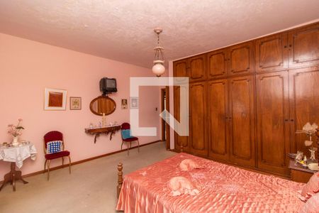 Casa à venda com 380m², 4 quartos e 5 vagasSuíte