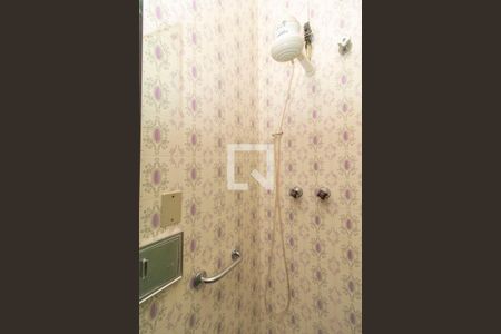 Casa à venda com 380m², 4 quartos e 5 vagasBanheiro 2