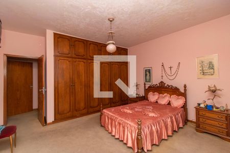 Casa à venda com 380m², 4 quartos e 5 vagasSuíte