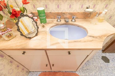 Casa à venda com 380m², 4 quartos e 5 vagasBanheiro 2