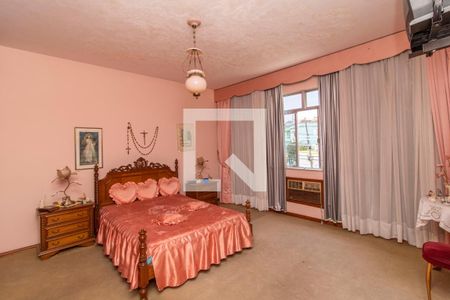 Casa à venda com 380m², 4 quartos e 5 vagasSuíte