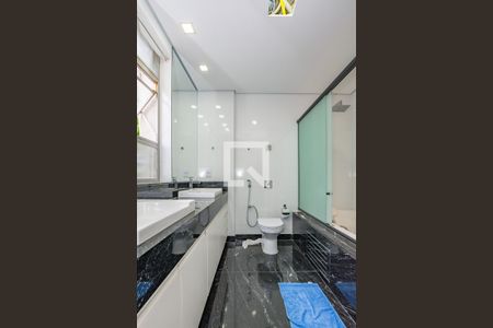 Apartamento à venda com 250m², 4 quartos e 2 vagasBanheiro da Suíte