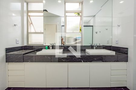 Apartamento à venda com 250m², 4 quartos e 2 vagasBanheiro da Suíte