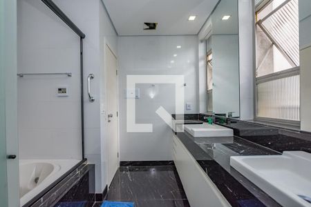 Apartamento à venda com 250m², 4 quartos e 2 vagasBanheiro da Suíte