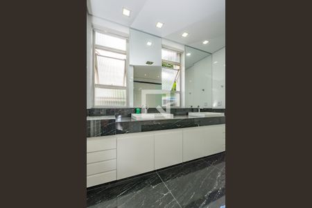 Apartamento à venda com 250m², 4 quartos e 2 vagasBanheiro da Suíte