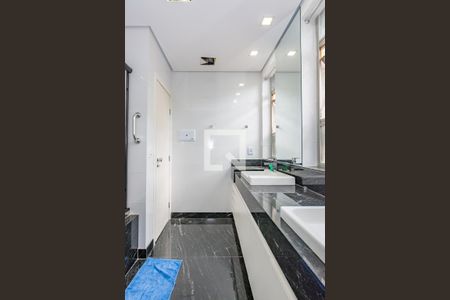 Apartamento à venda com 250m², 4 quartos e 2 vagasBanheiro da Suíte