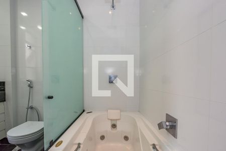 Apartamento à venda com 250m², 4 quartos e 2 vagasBanheiro da Suíte