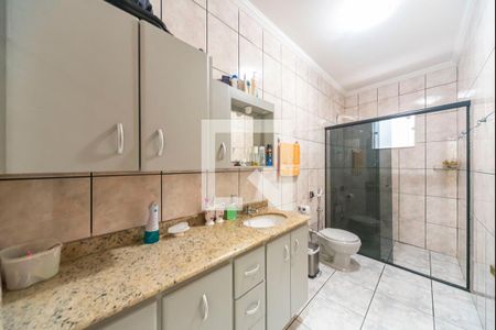 Banheiro 1 de casa à venda com 3 quartos, 252m² em Jardim Marek, Santo André
