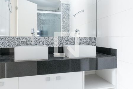 Apartamento à venda com 96m², 3 quartos e 2 vagas Apartamento à venda com 96m², 3 quartos e 2 vagasBanheiro da Suíte