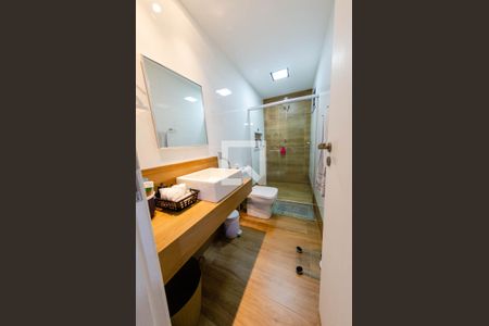 Banheiro suíte de casa de condomínio à venda com 3 quartos, 122m² em Jardim America, Belo Horizonte