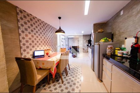 Cozinha de casa de condomínio à venda com 3 quartos, 122m² em Jardim America, Belo Horizonte