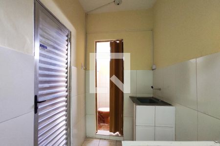 Cozinha de kitnet/studio para alugar com 1 quarto, 8m² em Tororó, Salvador