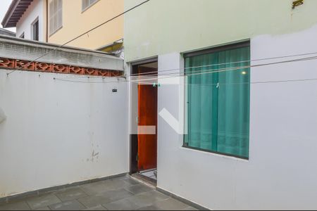 Casa à venda com 170m², 3 quartos e 2 vagas Casa à venda com 170m², 3 quartos e 2 vagasQuintal