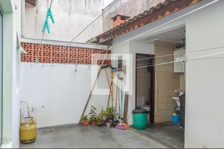 Casa à venda com 170m², 3 quartos e 2 vagas Casa à venda com 170m², 3 quartos e 2 vagasQuintal