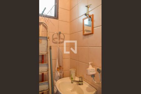 Casa à venda com 170m², 3 quartos e 2 vagas Casa à venda com 170m², 3 quartos e 2 vagasBanheiro de serviço