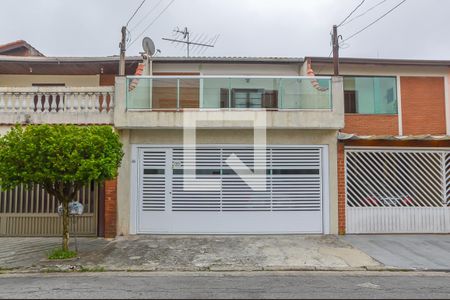 Casa à venda com 170m², 3 quartos e 2 vagas Casa à venda com 170m², 3 quartos e 2 vagasFachada