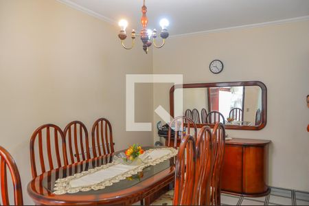 Casa à venda com 170m², 3 quartos e 2 vagas Casa à venda com 170m², 3 quartos e 2 vagasSala de Jantar