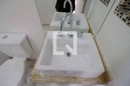 Apartamento para alugar com 72m², 2 quartos e 2 vagas Apartamento para alugar com 72m², 2 quartos e 2 vagasBanheiro