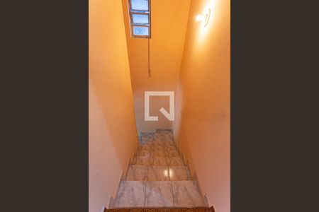 Escada Dormitórios de casa à venda com 3 quartos, 125m² em Jardim Las Vegas, Santo André