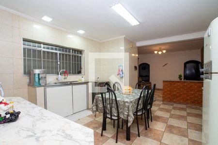 Casa à venda com 285m², 2 quartos e 4 vagas Casa à venda com 285m², 2 quartos e 4 vagasCozinha