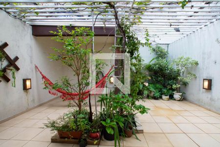 Casa à venda com 285m², 2 quartos e 4 vagas Casa à venda com 285m², 2 quartos e 4 vagasQuintal