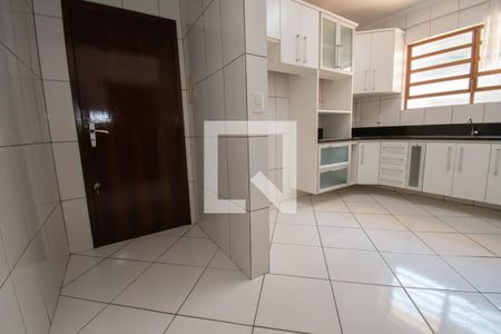Casa para alugar com 205m², 4 quartos e 4 vagascozinha