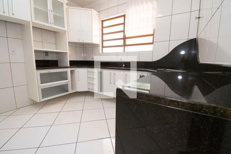 Casa para alugar com 205m², 4 quartos e 4 vagascozinha