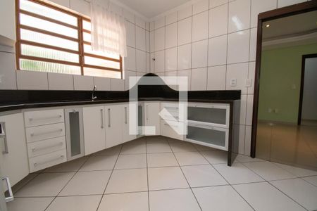 Casa para alugar com 205m², 4 quartos e 4 vagascozinha