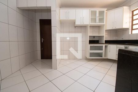 Casa para alugar com 205m², 4 quartos e 4 vagascozinha