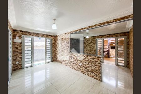 Living de casa para alugar com 2 quartos, 70m² em Vila Jussara, Carapicuíba