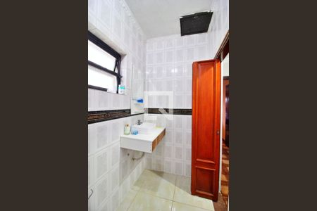 Casa à venda com 220m², 4 quartos e 2 vagasBanheiro 1