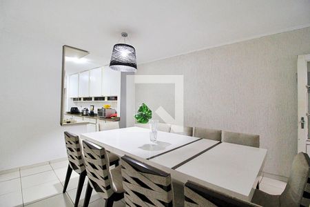 Casa à venda com 220m², 4 quartos e 2 vagasCopa