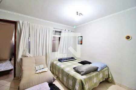 Casa à venda com 220m², 4 quartos e 2 vagasSuíte 2