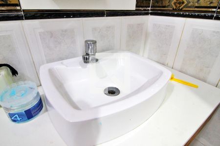 Casa à venda com 220m², 4 quartos e 2 vagasBanheiro 1