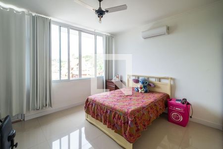 Quarto 2 de casa à venda com 3 quartos, 380m² em Menino Deus, Porto Alegre