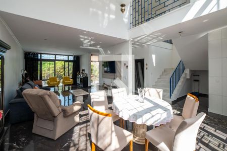 Sala de casa à venda com 3 quartos, 380m² em Menino Deus, Porto Alegre