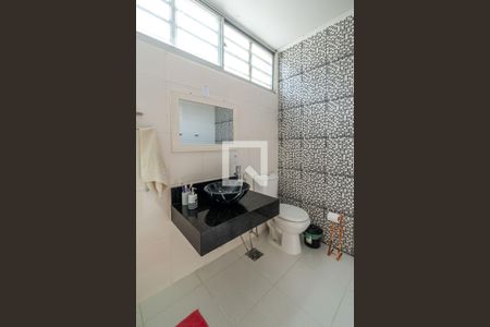 Casa à venda com 380m², 3 quartos e 4 vagasBanheiro Corredor