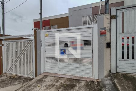 Casa à venda com 121m², 3 quartos e 2 vagas Casa à venda com 121m², 3 quartos e 2 vagasFachada