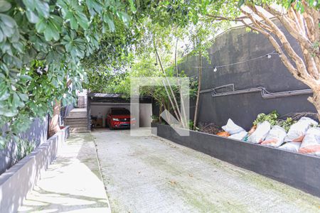 Casa à venda com 170m², 3 quartos e 2 vagas Casa à venda com 170m², 3 quartos e 2 vagasGaragem