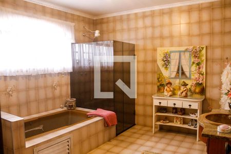 Casa à venda com 761m², 3 quartos e 6 vagasBanheiro da Suíte 2