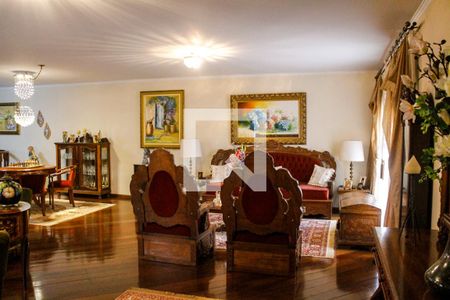 Casa à venda com 761m², 3 quartos e 6 vagasSala