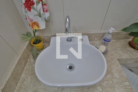 Apartamento para alugar com 70m², 2 quartos e sem vagaDetalhe do Banheiro