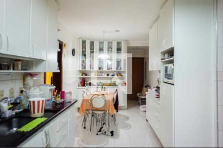Apartamento à venda com 178m², 4 quartos e 3 vagas Apartamento à venda com 178m², 4 quartos e 3 vagasCozinha