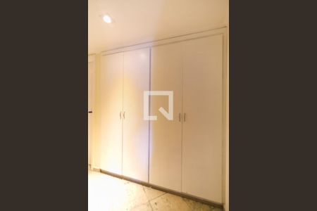 Apartamento à venda com 131m², 3 quartos e 4 vagas Apartamento à venda com 131m², 3 quartos e 4 vagasCorredor