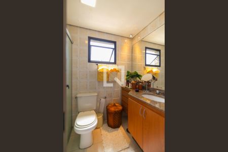 Apartamento à venda com 131m², 3 quartos e 4 vagas Apartamento à venda com 131m², 3 quartos e 4 vagasBanheiro da Suíte 1